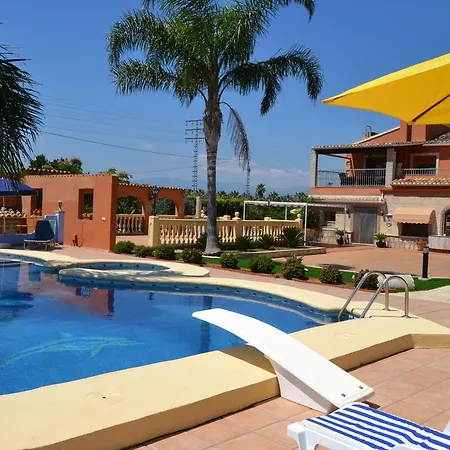 Chalet En Con Piscina Privada *